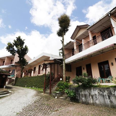 Villa Keluarga Bre Batunanggar Берастаги Экстерьер фото