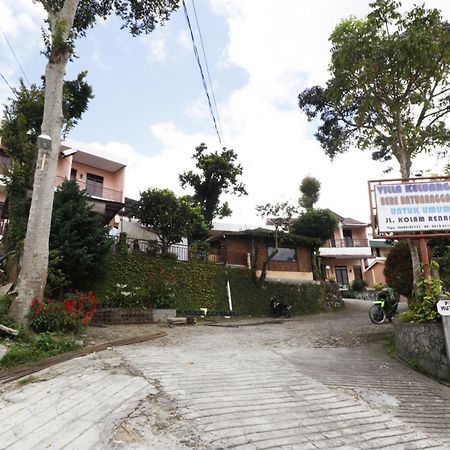 Villa Keluarga Bre Batunanggar Берастаги Экстерьер фото
