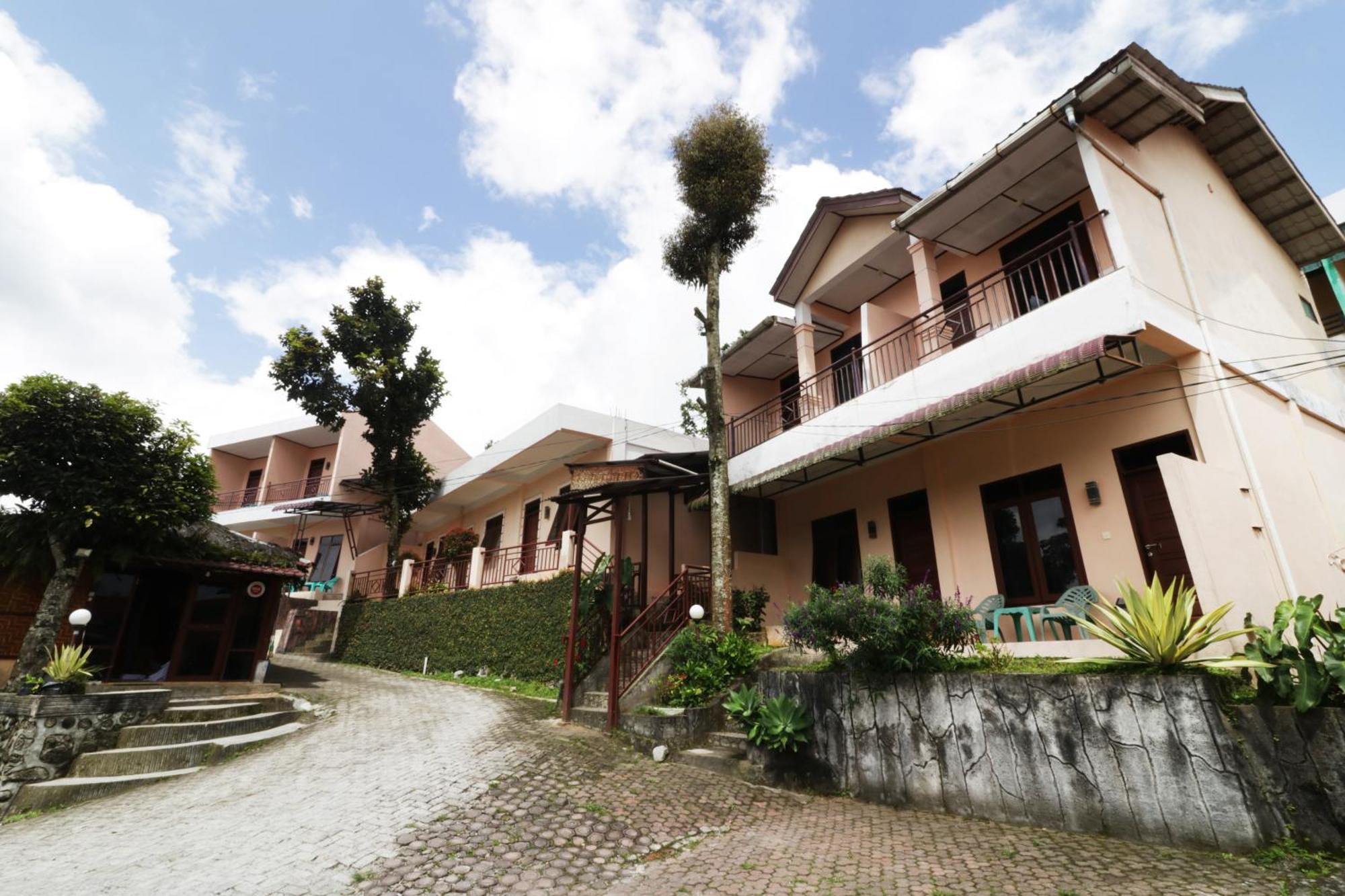 Villa Keluarga Bre Batunanggar Берастаги Экстерьер фото